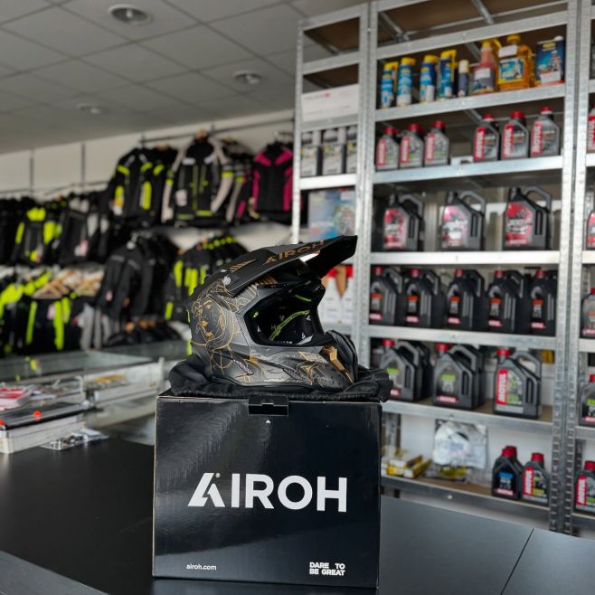 Lehkost, styl a bezpečí v jednom!“ Nová přilba TWIST 3 Titan od AIROH právě dorazila! 🔥 • Matný titanový design, který...